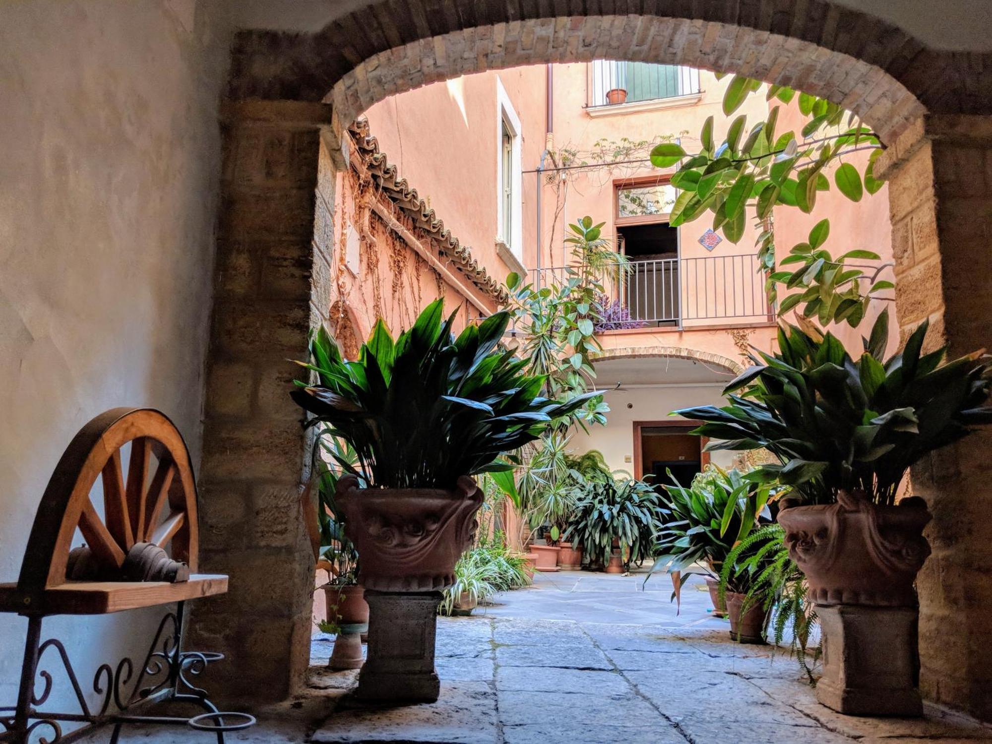 Casa Di Chiara Hostel Crotone Luaran gambar