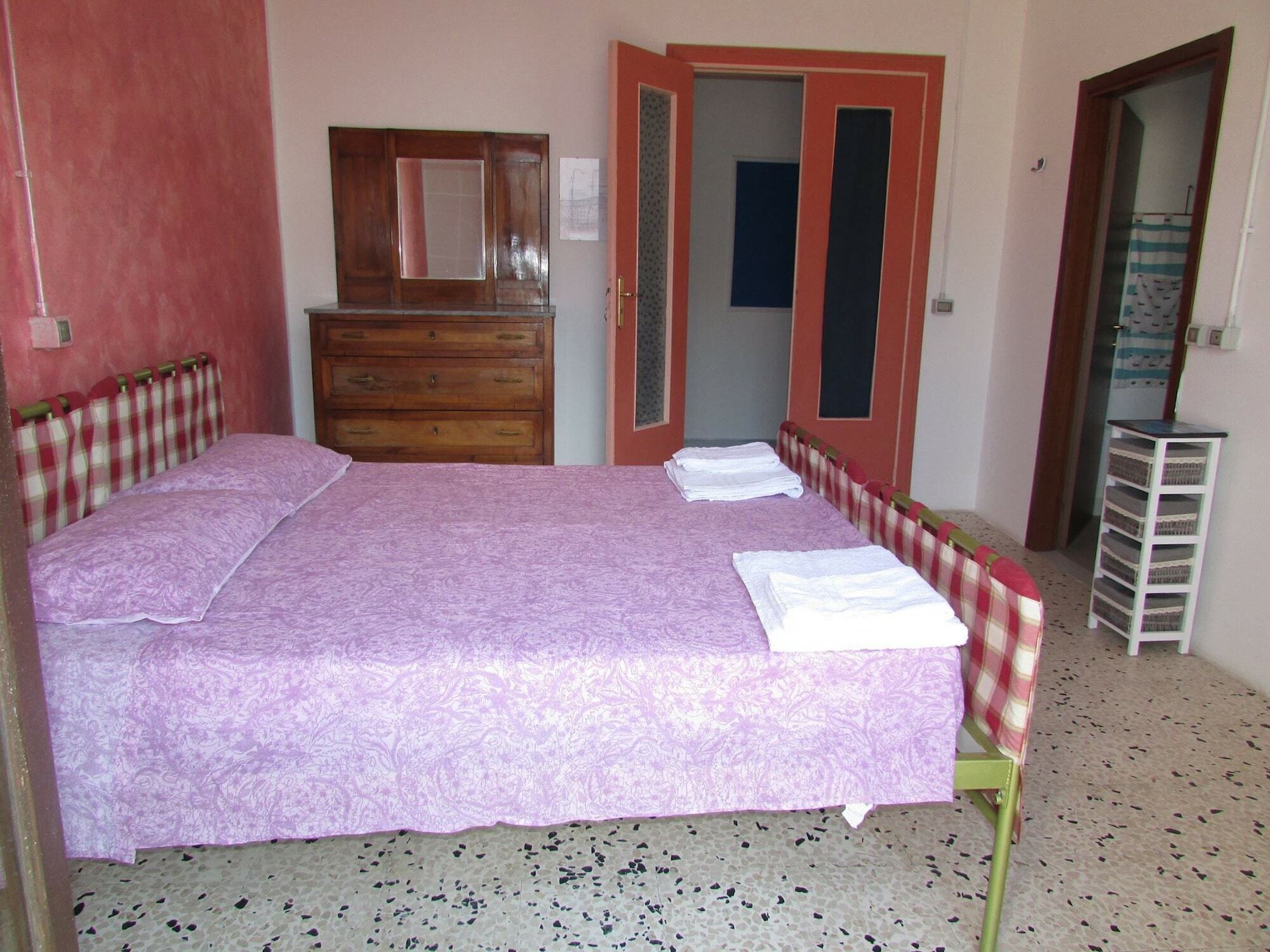 Casa Di Chiara Hostel Crotone Luaran gambar